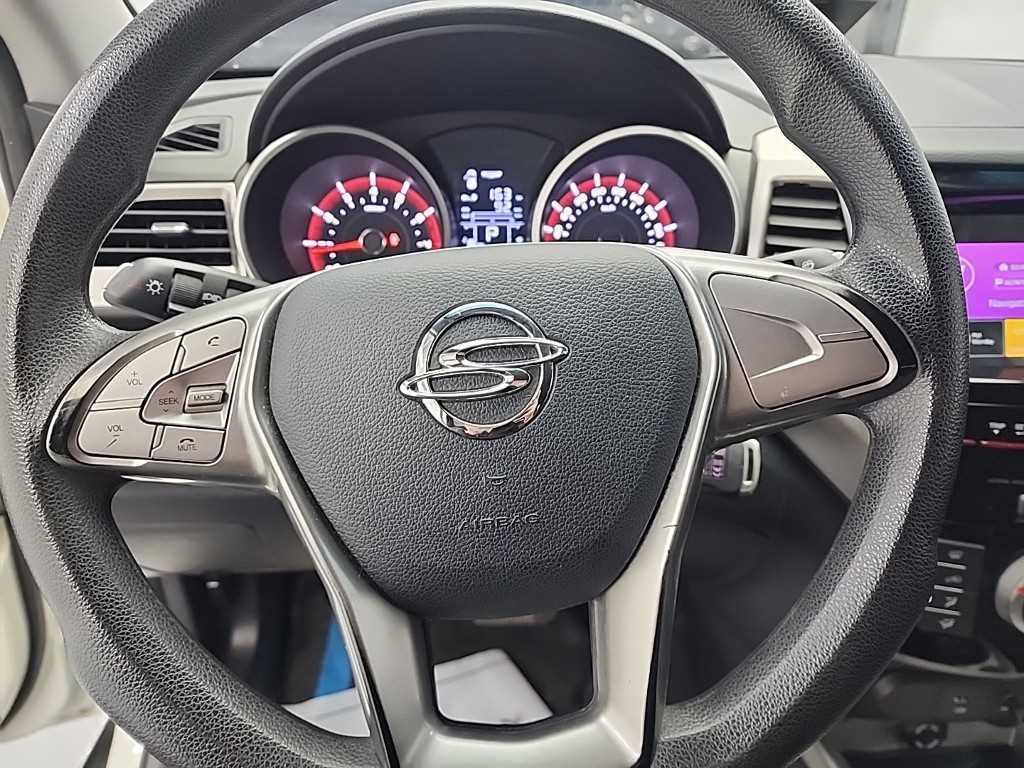 Ssangyong Tivoli - Vista 9