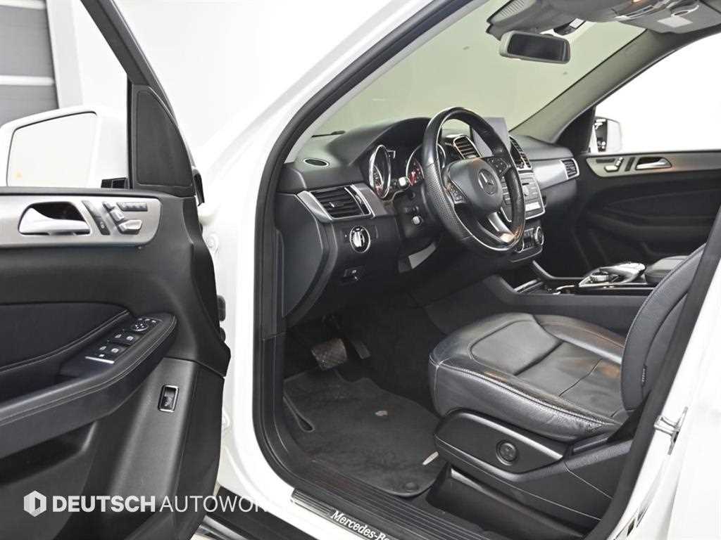 Mercedes Benz GLE Class - Vista 11