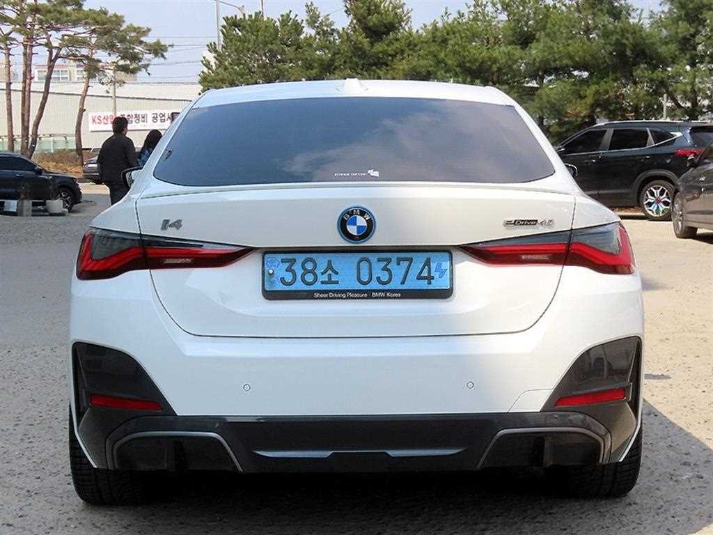 BMW i4 - Vista 4