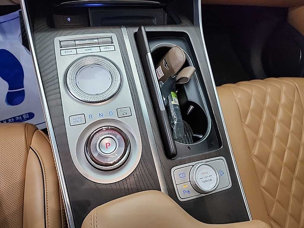 Genesis GV80 - Vista 8