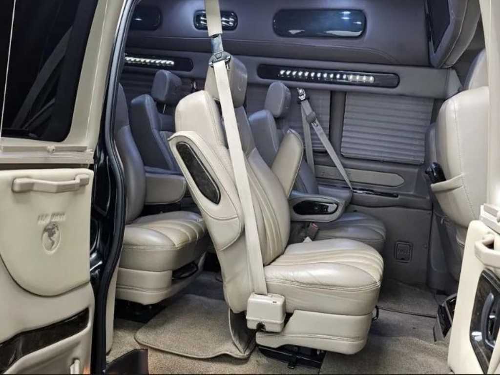 Chevrolet Express van - Vista 12