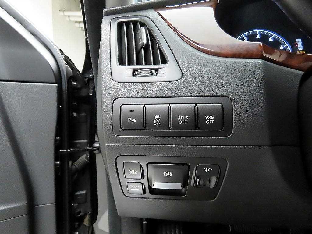 HYUNDAI Equus - Vista 12