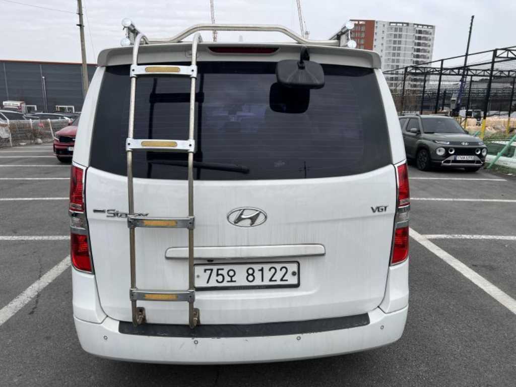 HYUNDAI Starex - Vista 4