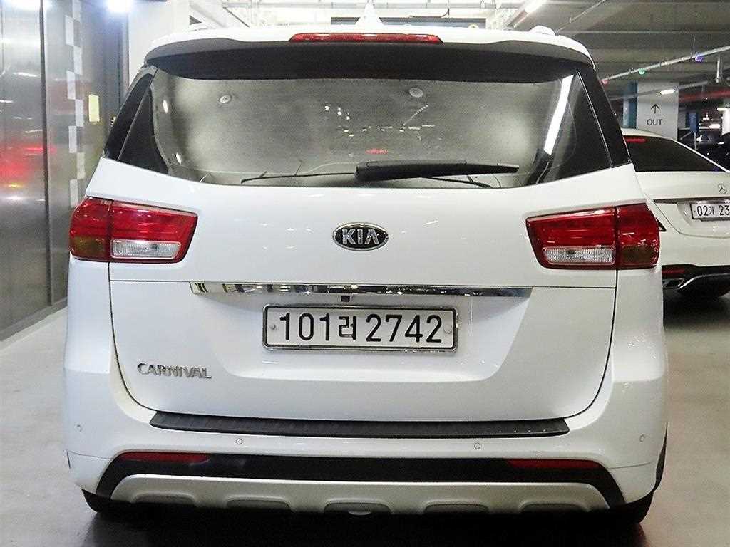 KIA Carnival - Vista 5