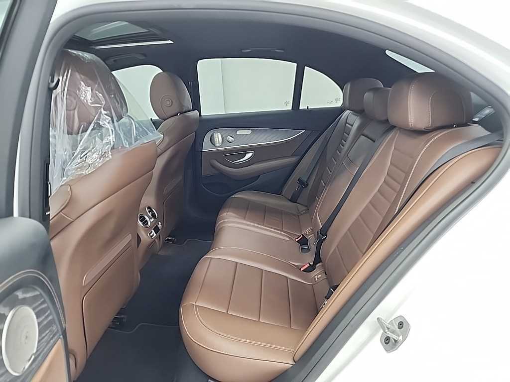 Mercedes Benz E class - Vista 12