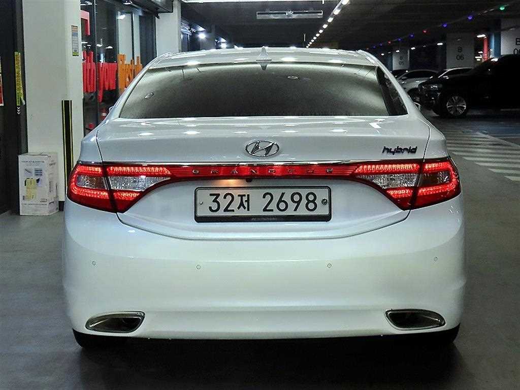 HYUNDAI Grandeur - Vista 5