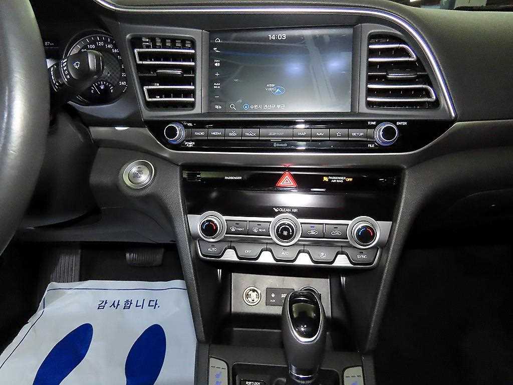 HYUNDAI Avante - Vista 11