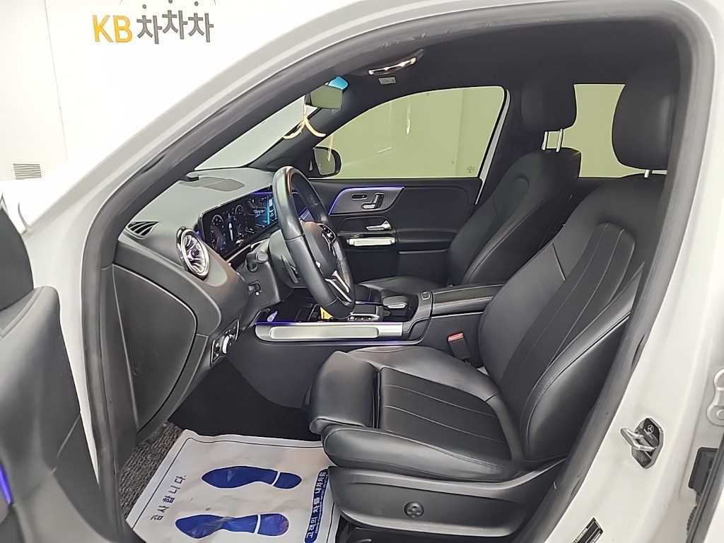 Mercedes Benz GLB Class - Vista 11