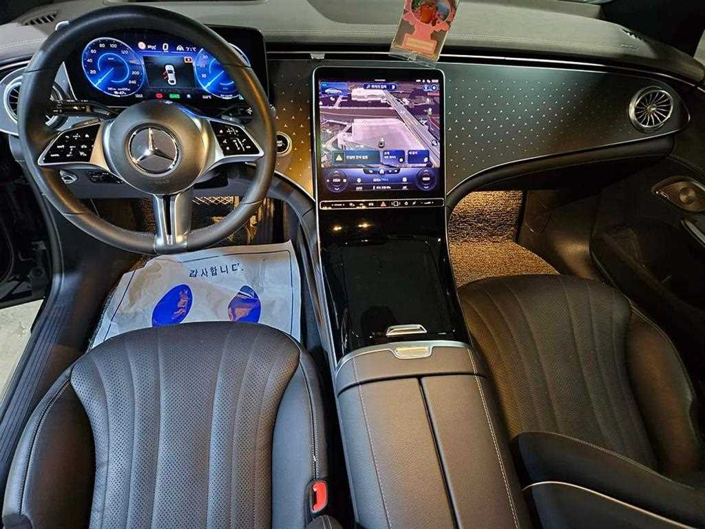 Mercedes Benz EQE - Vista 11