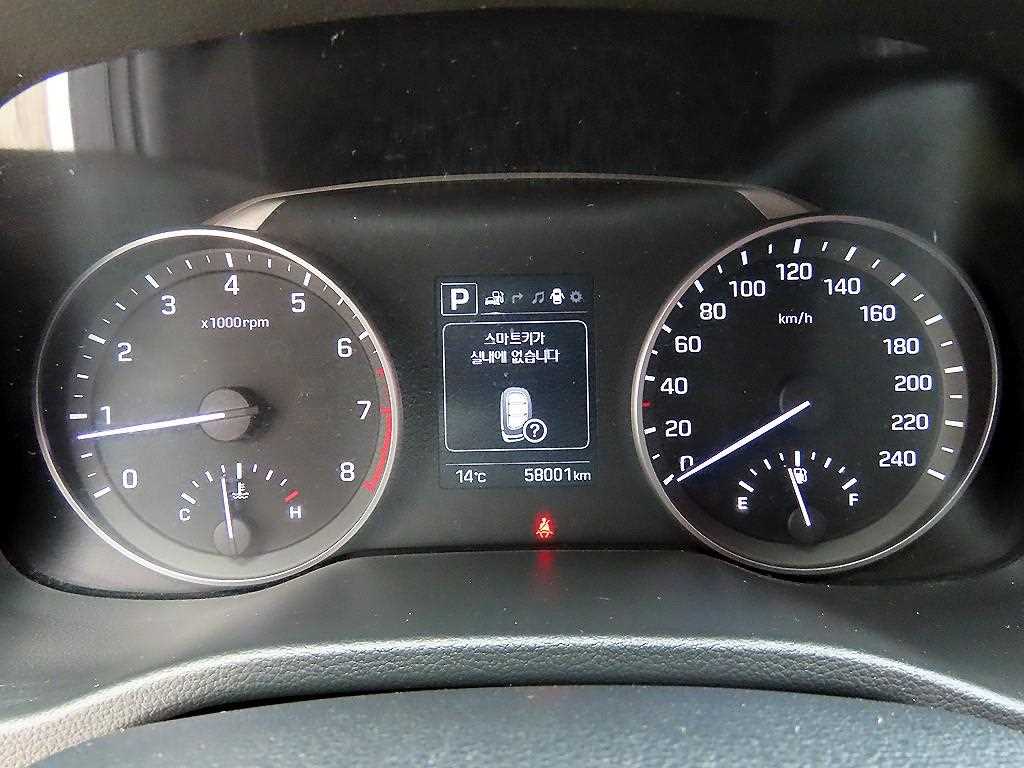 HYUNDAI Avante - Vista 9