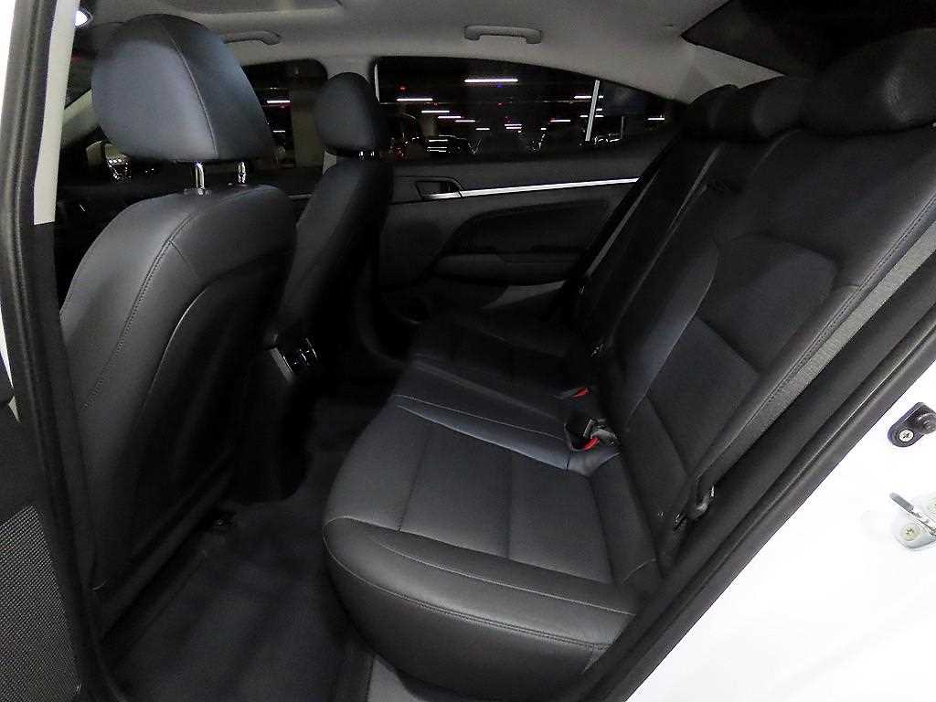 HYUNDAI Avante - Vista 7