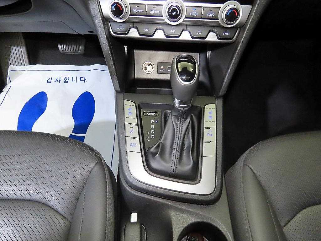 HYUNDAI Avante - Vista 12