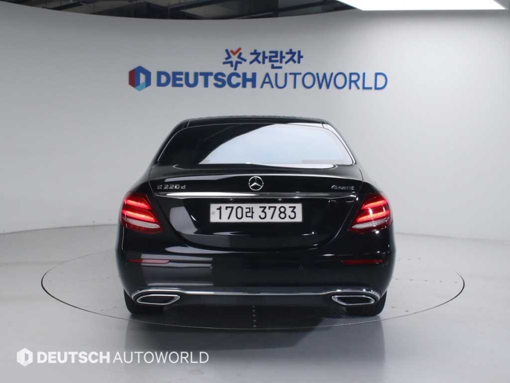 Mercedes Benz E class - Vista 4