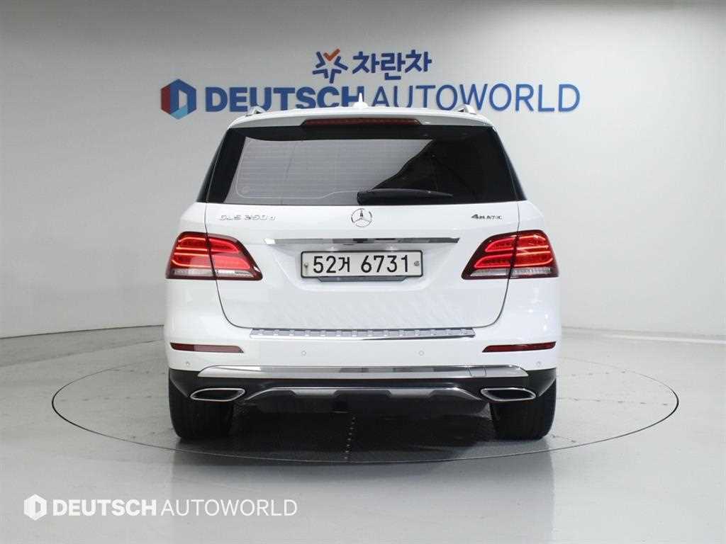 Mercedes Benz GLE Class - Vista 4