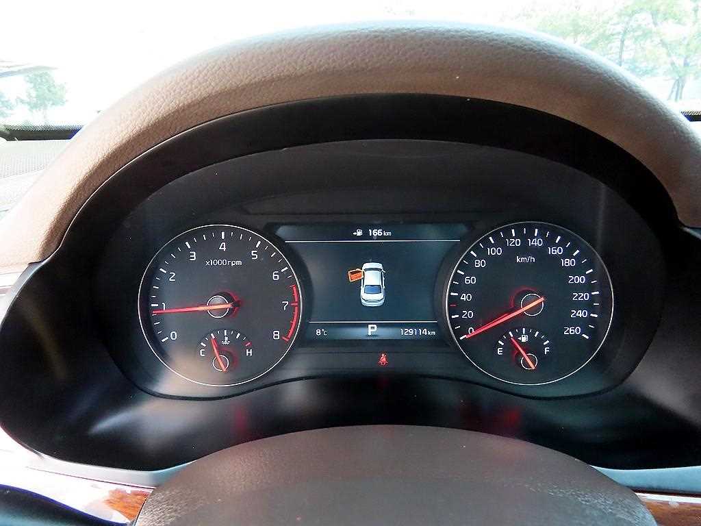 KIA K7 - Vista 9