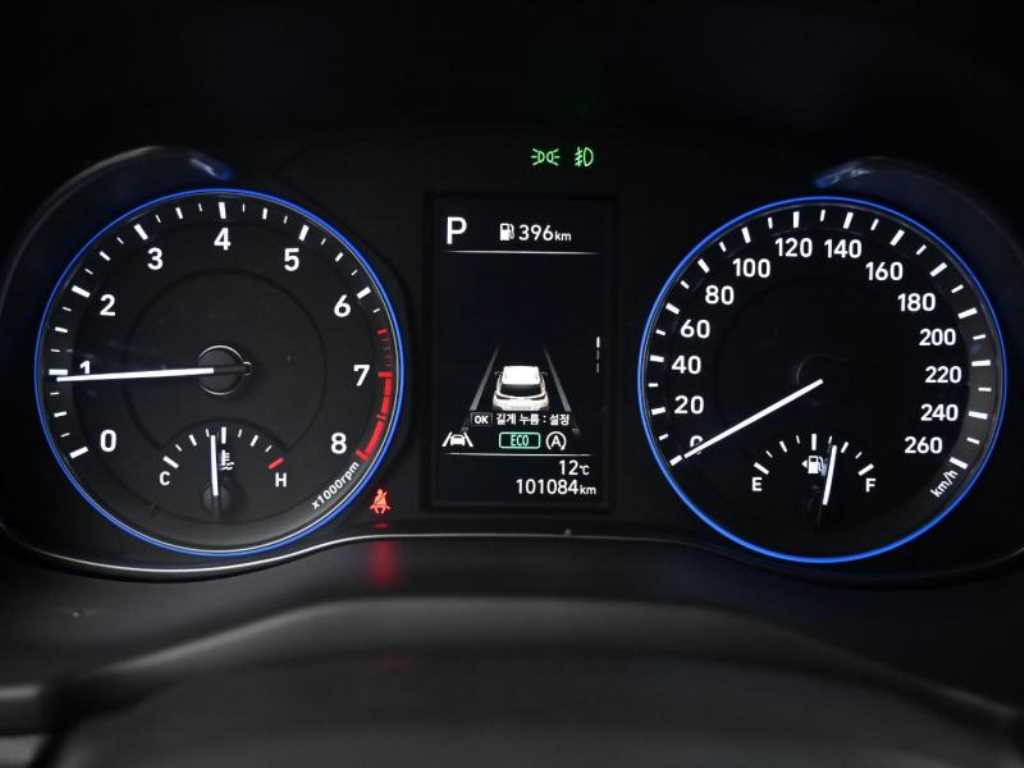 HYUNDAI Kona - Vista 8