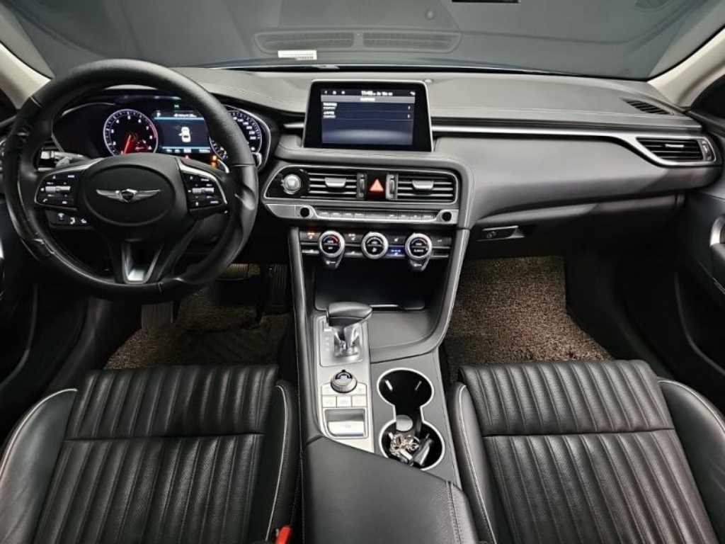 Genesis G70 - Vista 5