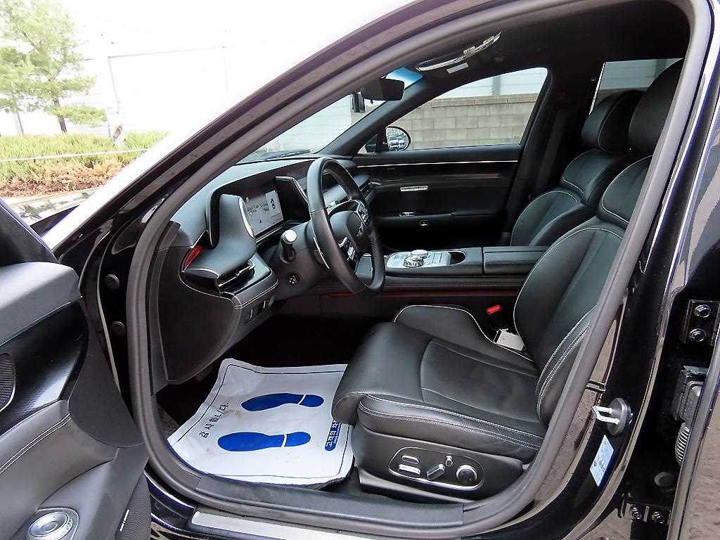 Genesis G90 - Vista 5