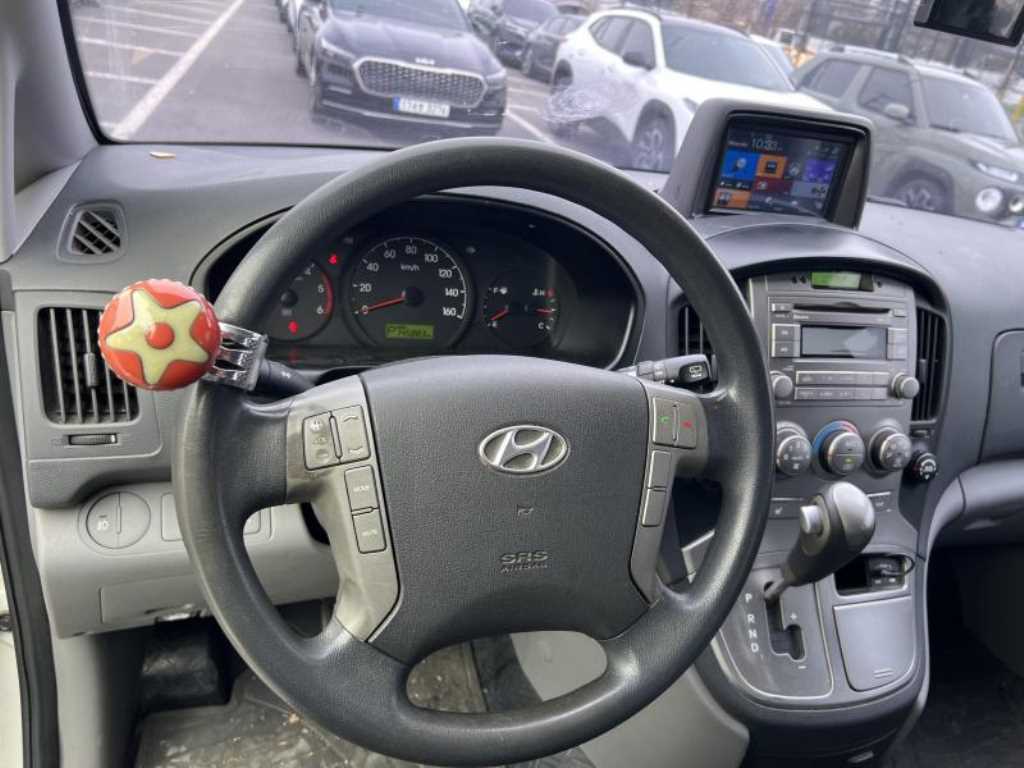 HYUNDAI Starex - Vista 9
