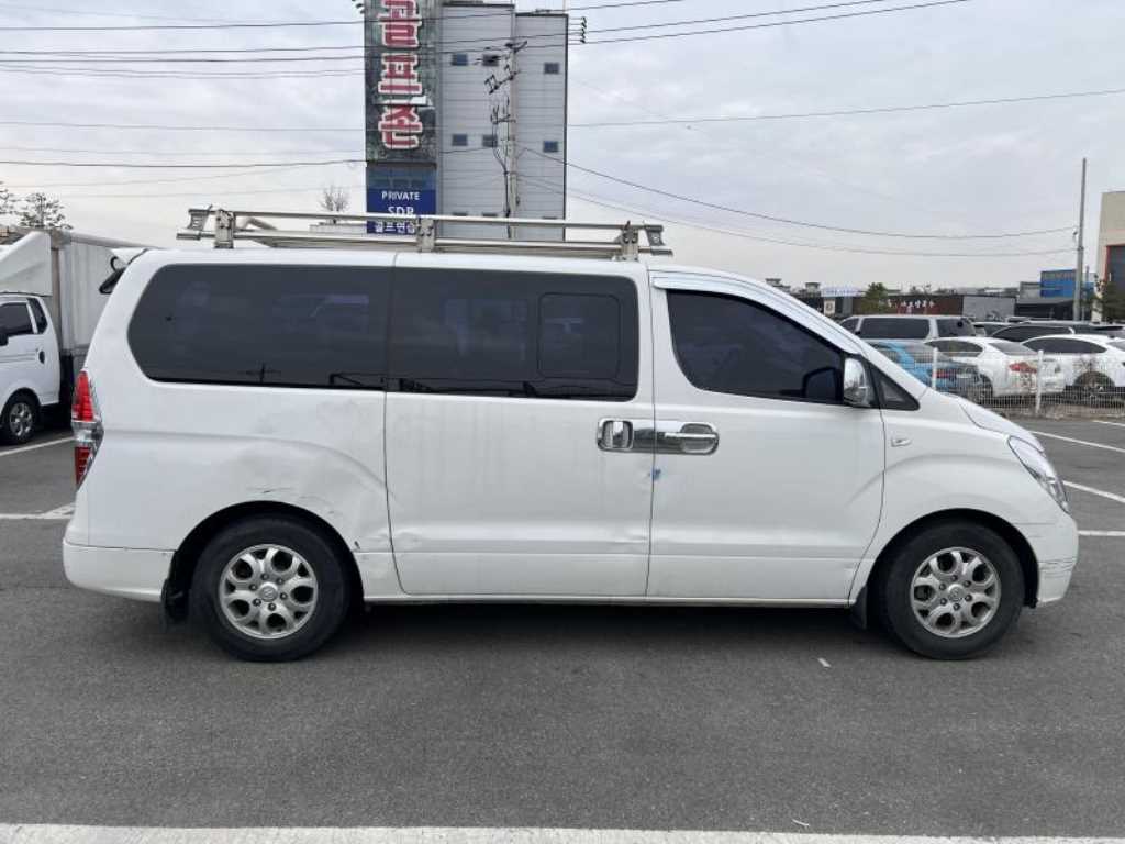 HYUNDAI Starex - Vista 6