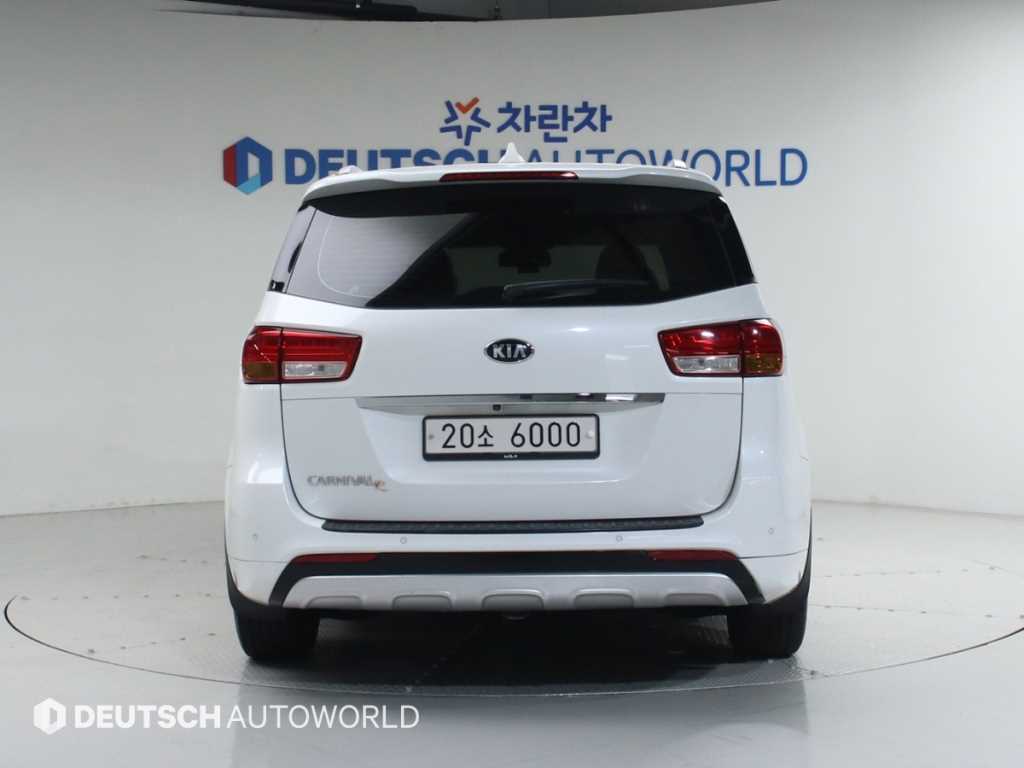 KIA Carnival - Vista 4