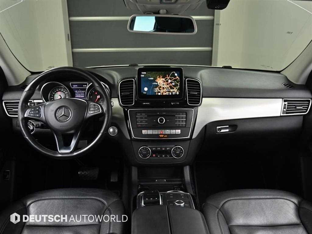 Mercedes Benz GLE Class - Vista 7