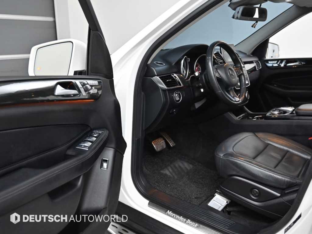 Mercedes Benz GLE Class - Vista 11