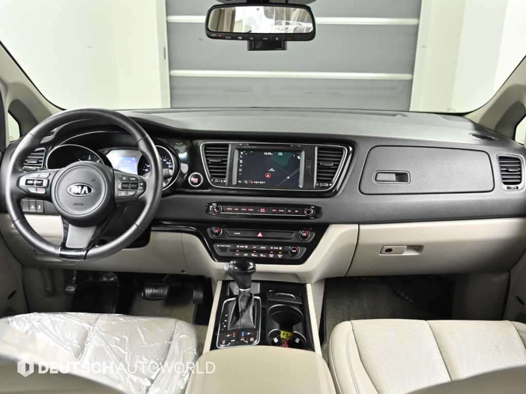 KIA Carnival - Vista 7