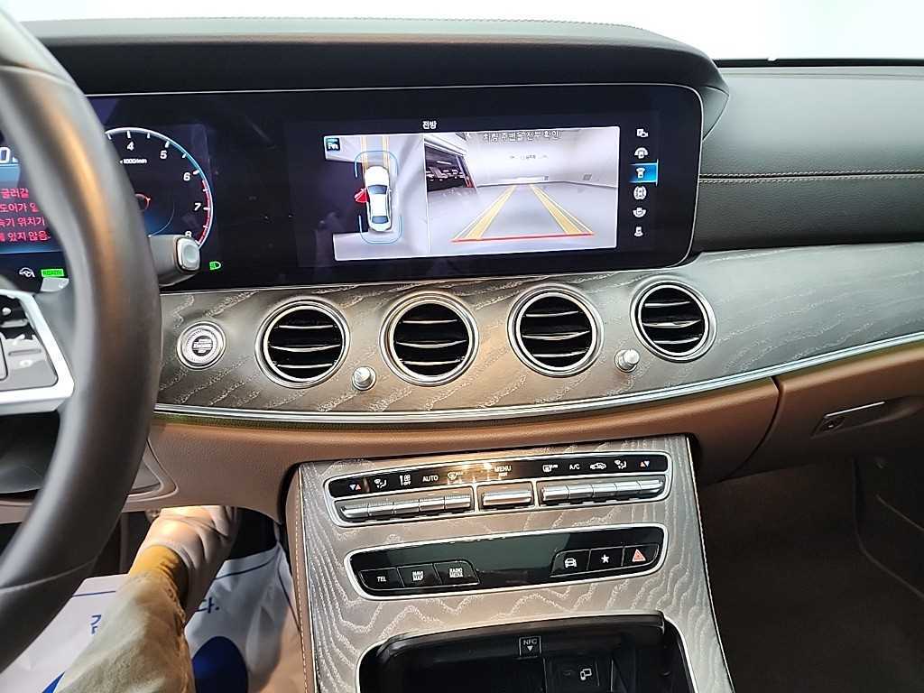 Mercedes Benz E class - Vista 10