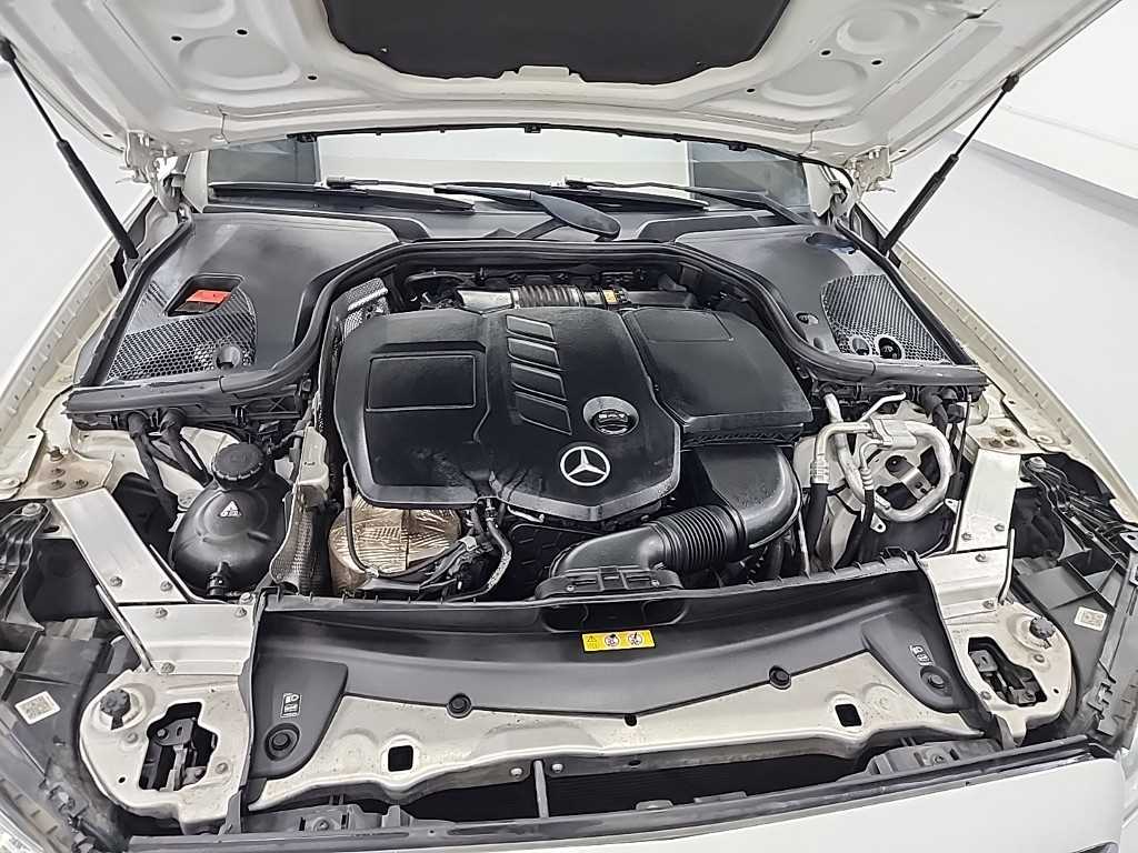 Mercedes Benz E class - Vista 3