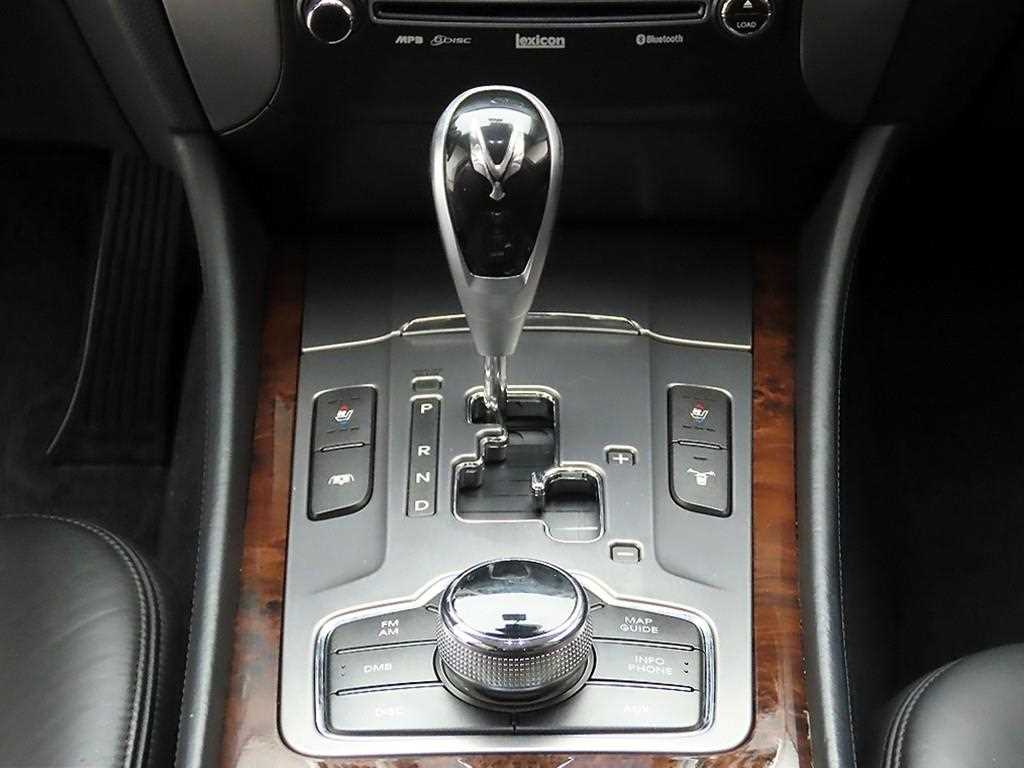 HYUNDAI Equus - Vista 10