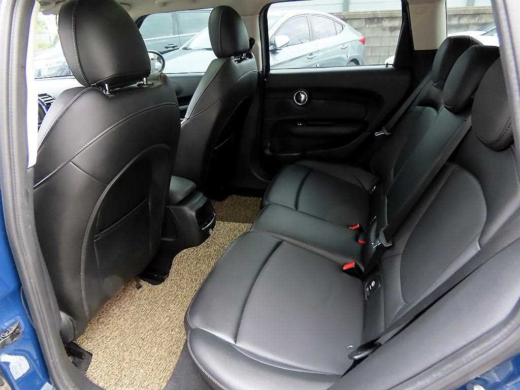 Mini Clubman - Vista 6