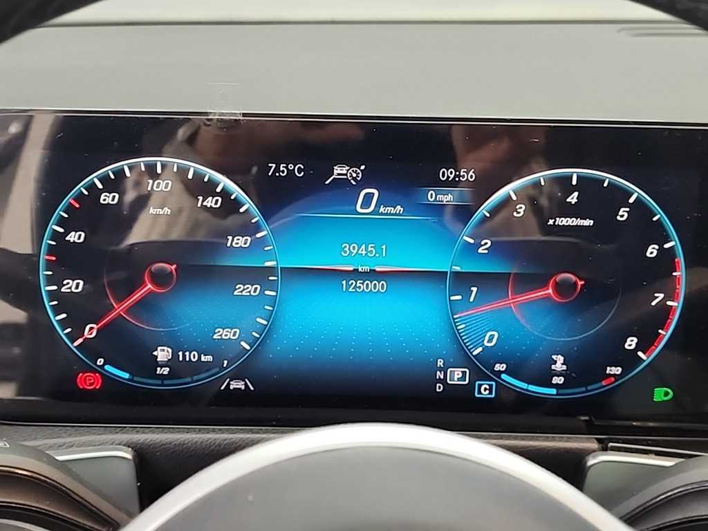 Mercedes Benz GLB Class - Vista 6