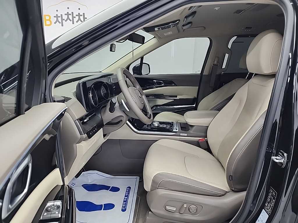 KIA Carnival - Vista 11