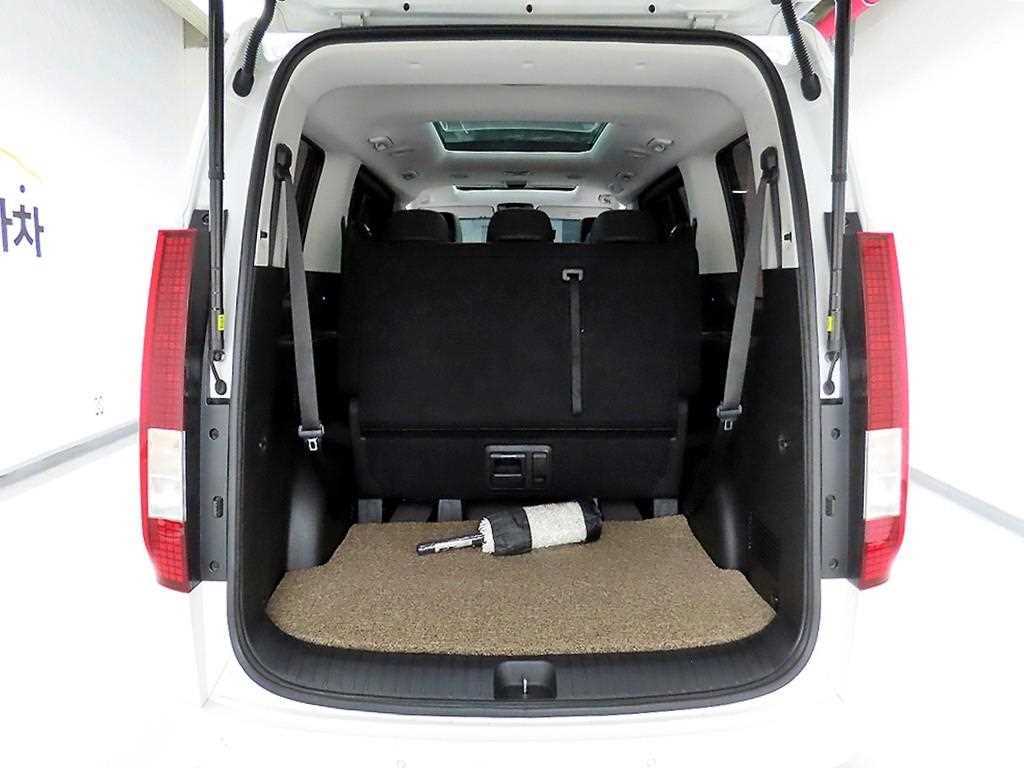 HYUNDAI Staria - Vista 5