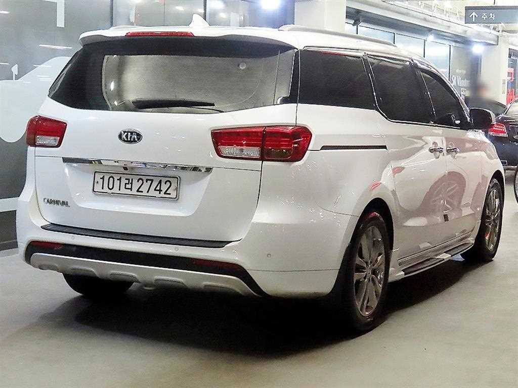 KIA Carnival - Vista 4