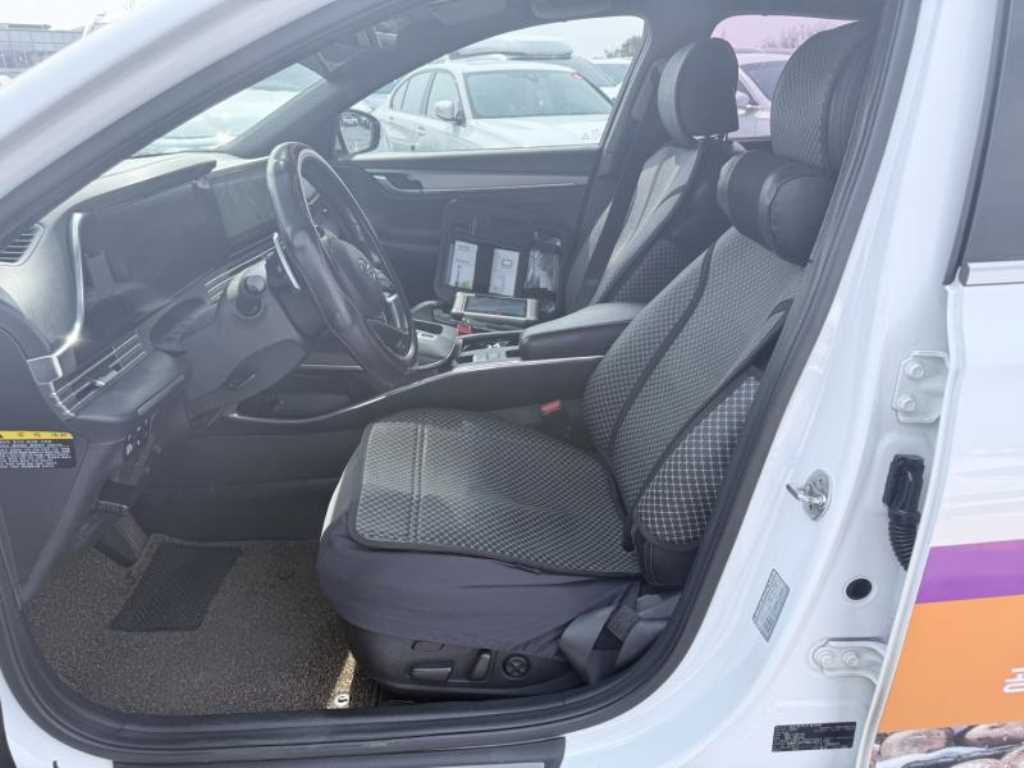 HYUNDAI Grandeur - Vista 5