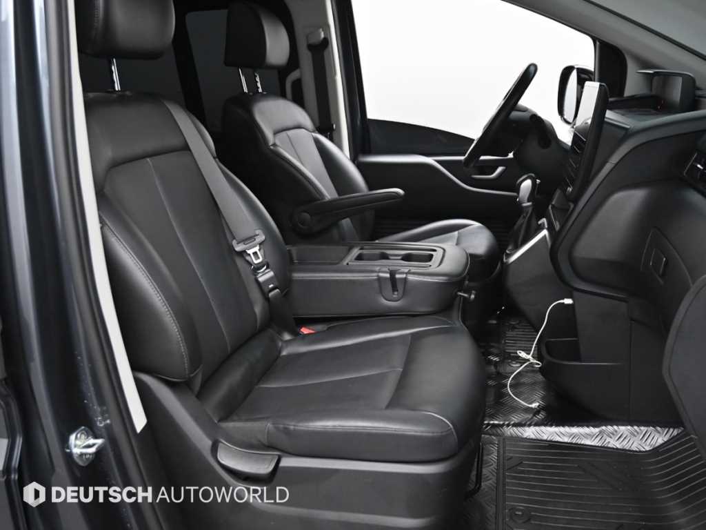 HYUNDAI Staria - Vista 10