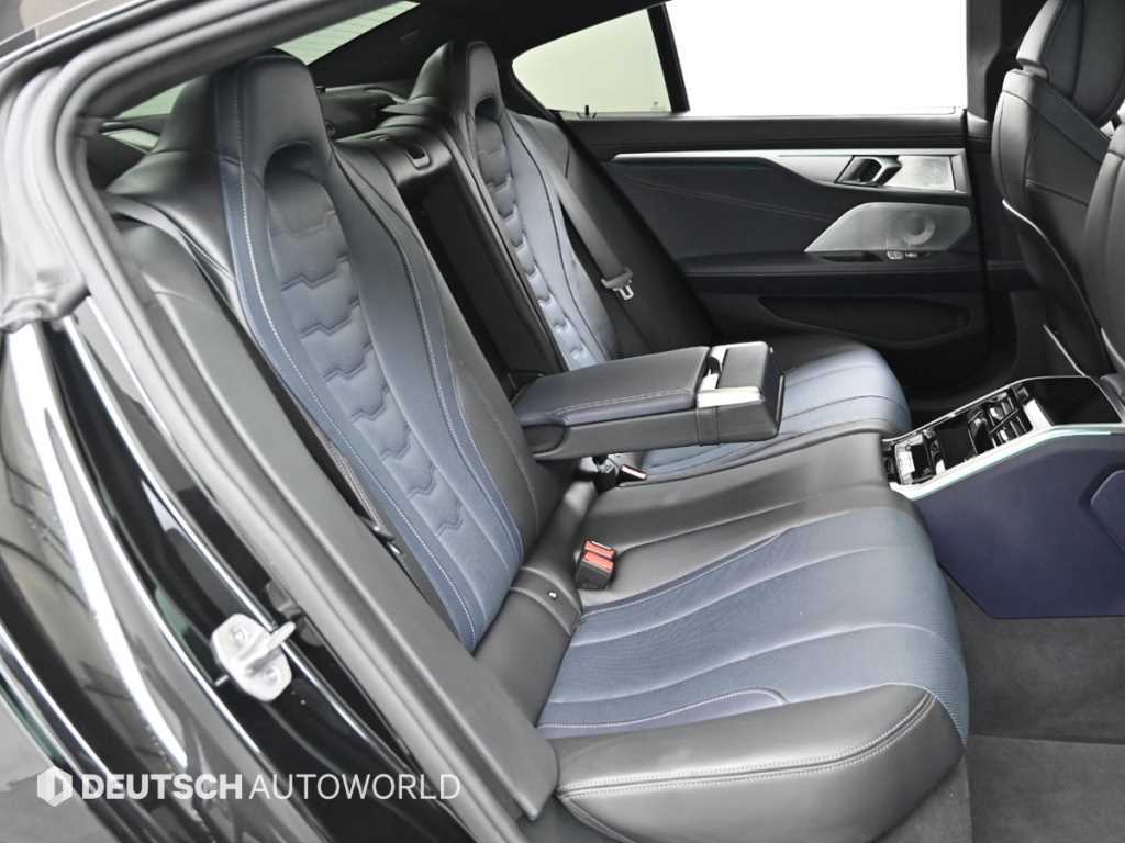 BMW 8 Series - Vista 12