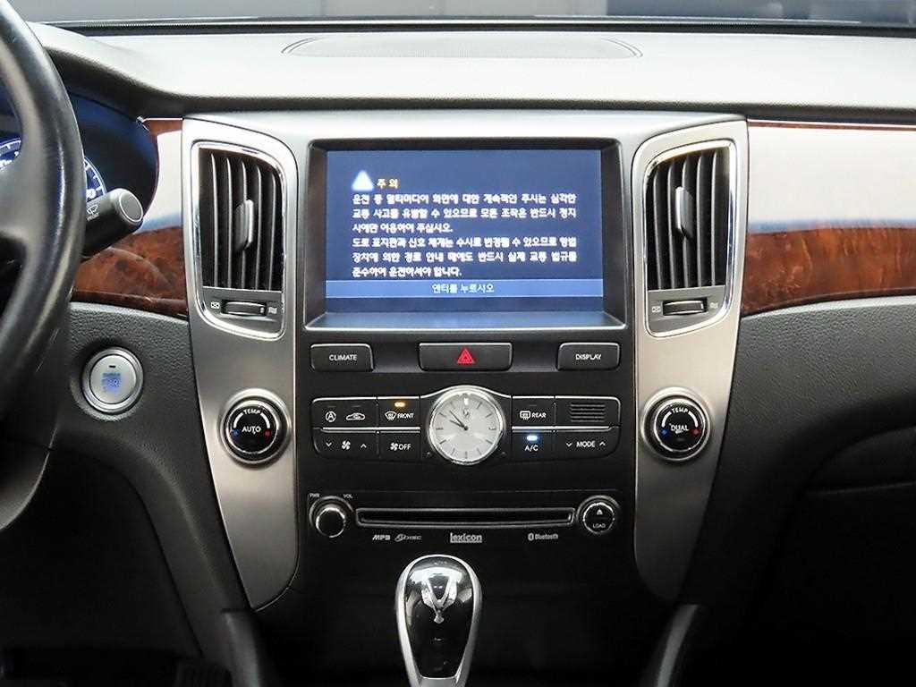 HYUNDAI Equus - Vista 9