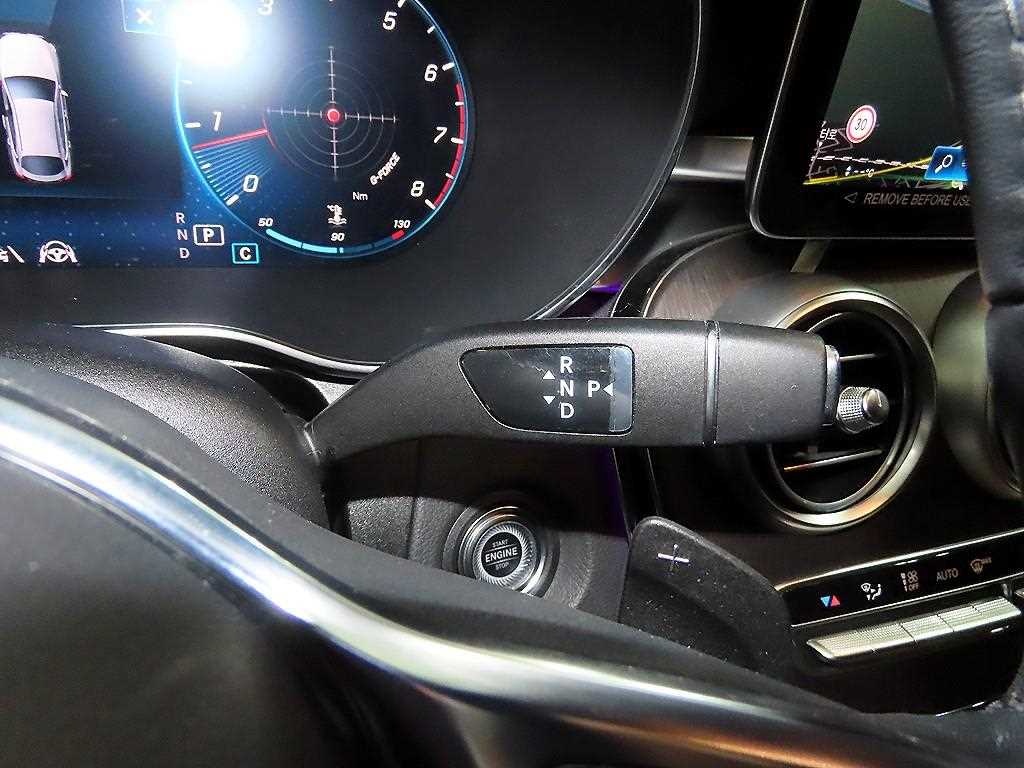 Mercedes Benz GLC Class - Vista 12