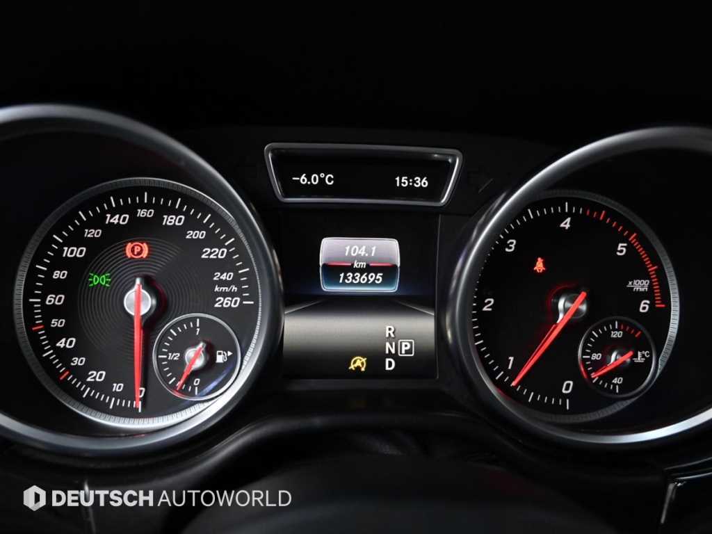 Mercedes Benz GLE Class - Vista 8