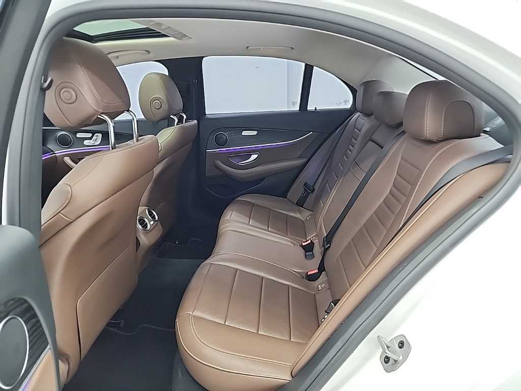 Mercedes Benz E class - Vista 9