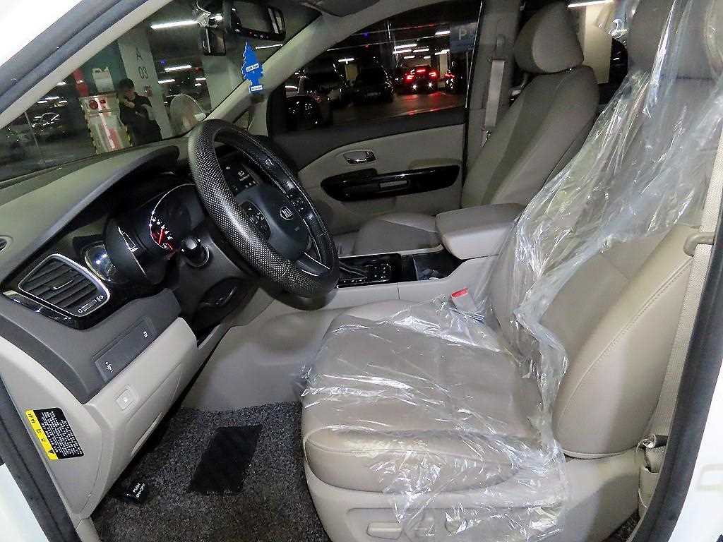 KIA Carnival - Vista 6