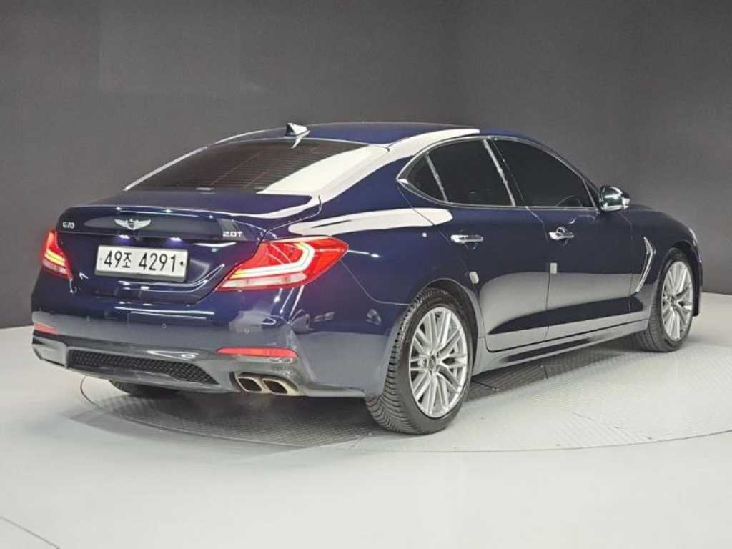 Genesis G70 - Vista 4