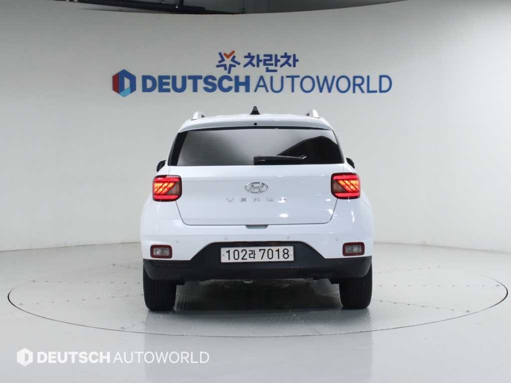 HYUNDAI Venue - Vista 4