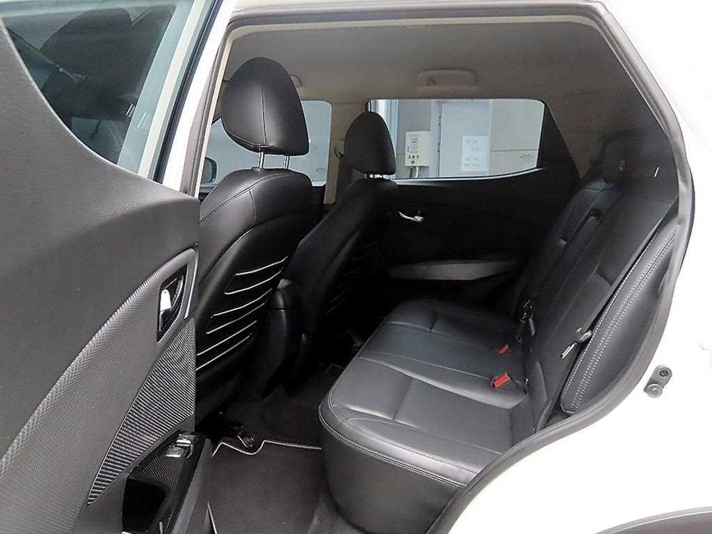 Ssangyong Tivoli - Vista 6