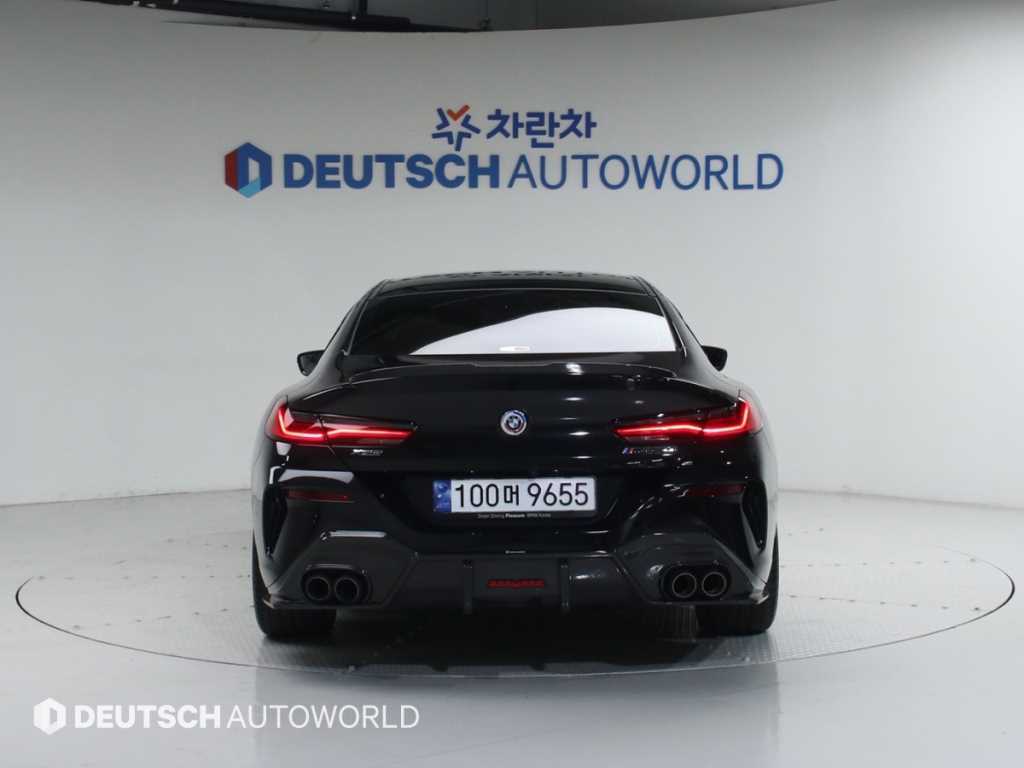 BMW 8 Series - Vista 4