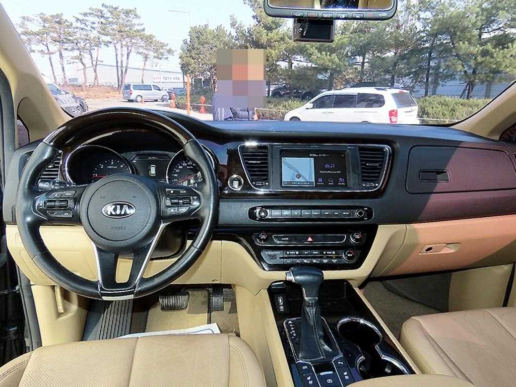 KIA Carnival - Vista 7