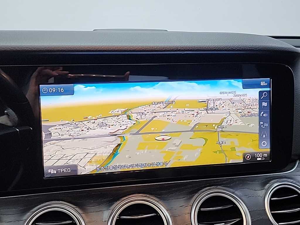 Mercedes Benz E class - Vista 12